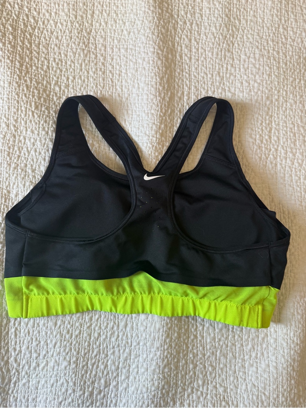 5 XL sports bras, Nike and Under Armour - Picture 6 of 9